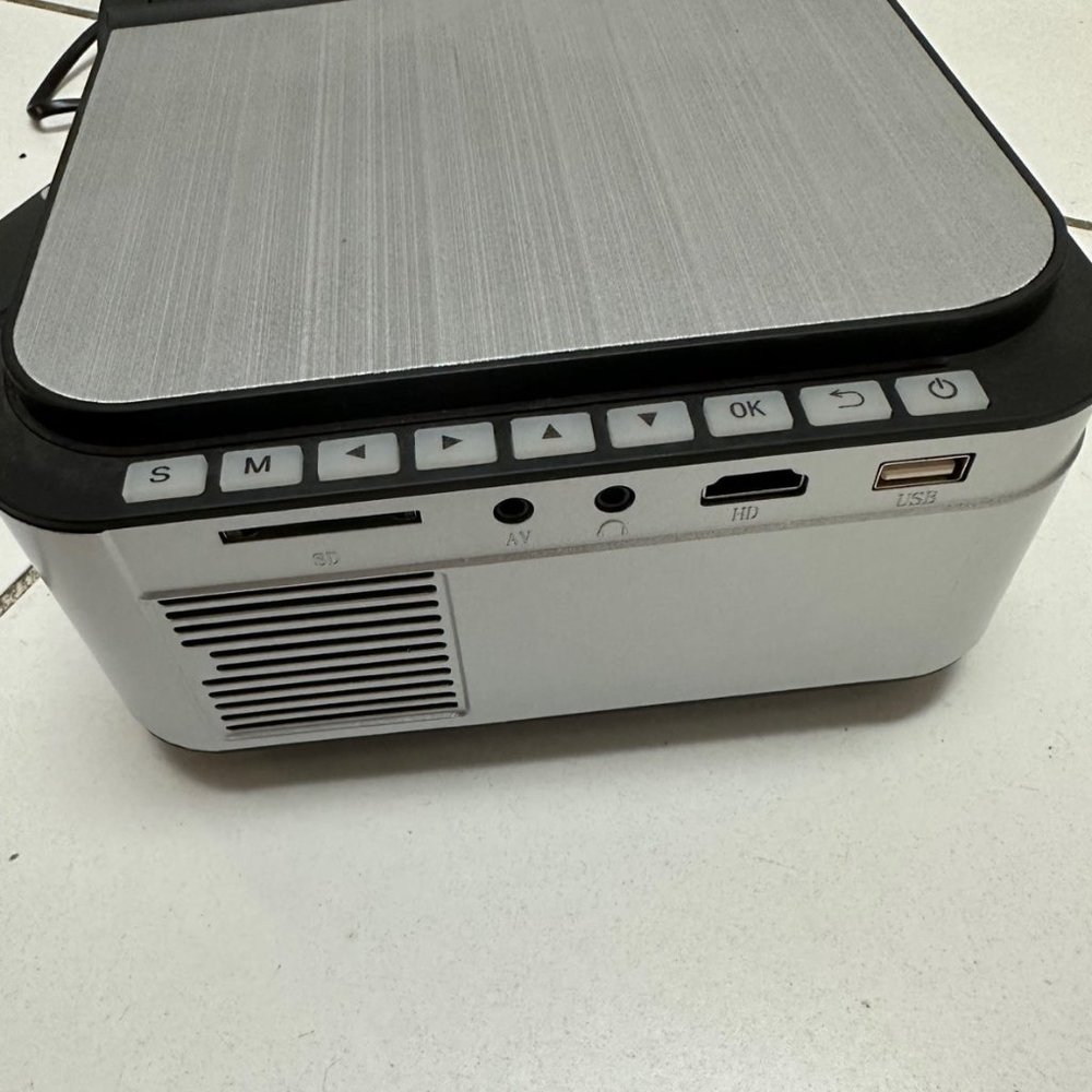 4600 Lumen Mini Projector - Picture 8 of 8